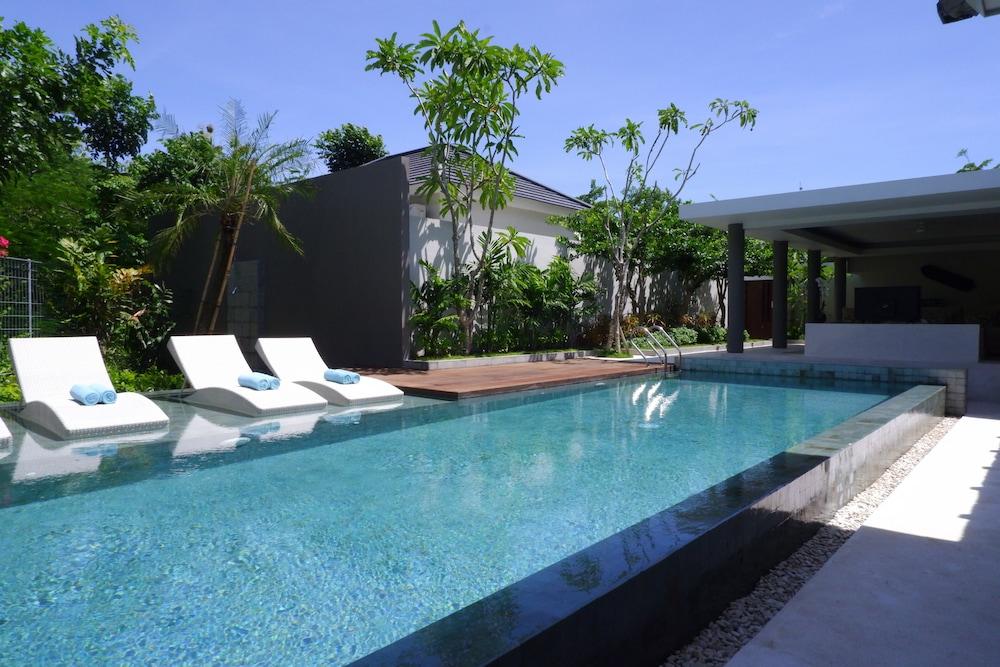 Hotel Cross Bali Breakers Jimbaran Exterior foto