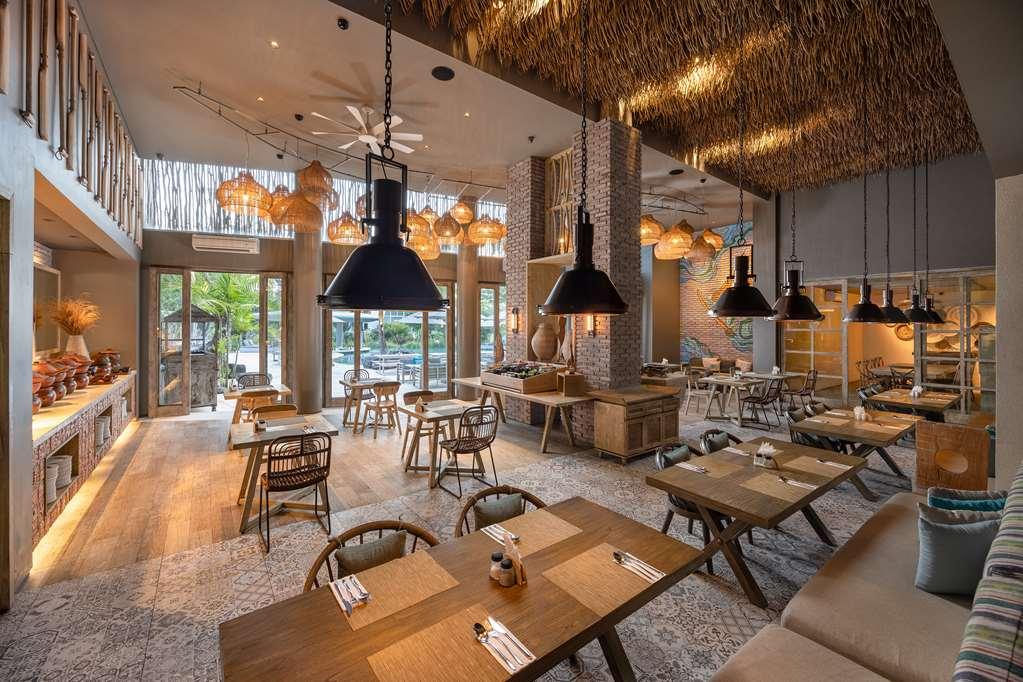 Hotel Cross Bali Breakers Jimbaran Restaurante foto